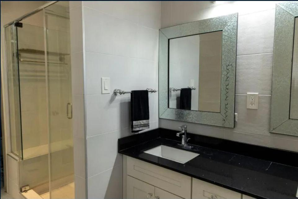 Finest Accommodation Riches Manor 1 Gladstone Drive Apt A2 Kgn 6 New Kgn Kingston Exterior photo